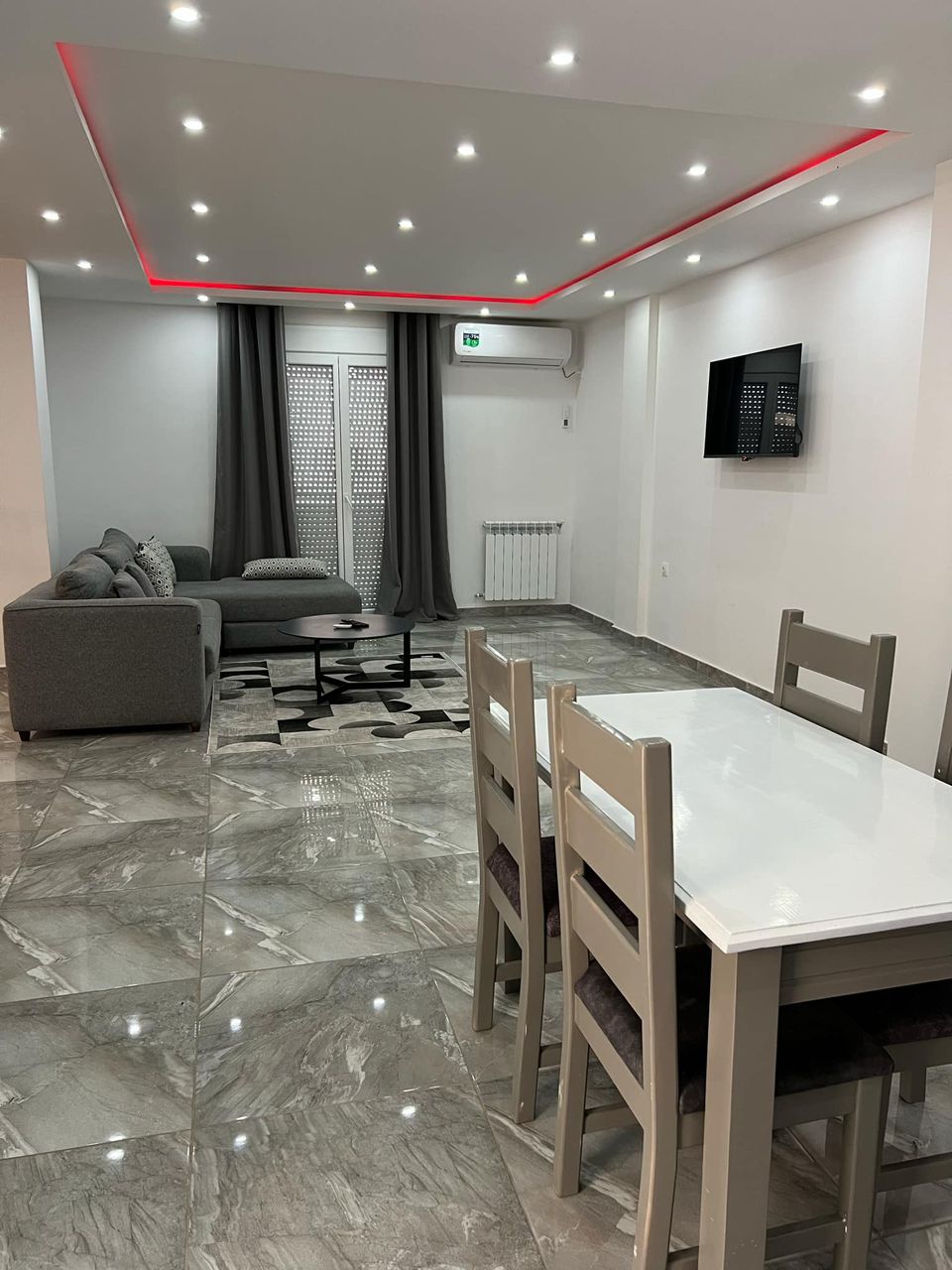 Chambre moderne et confortable